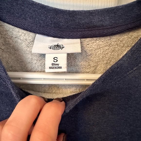Walt Disney world embroidered crew neck sweater S - Picture 2 of 3